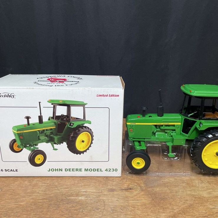 1/16 John Deere 4230 2004 Wisconsin NIB Ertl