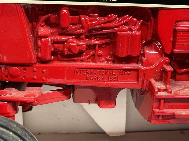 1/16-ih-1066-nib-ertl-image-9