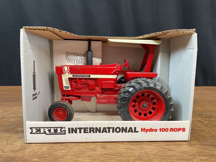 1/16-ih-hydro-100-nib-ertl-image-1