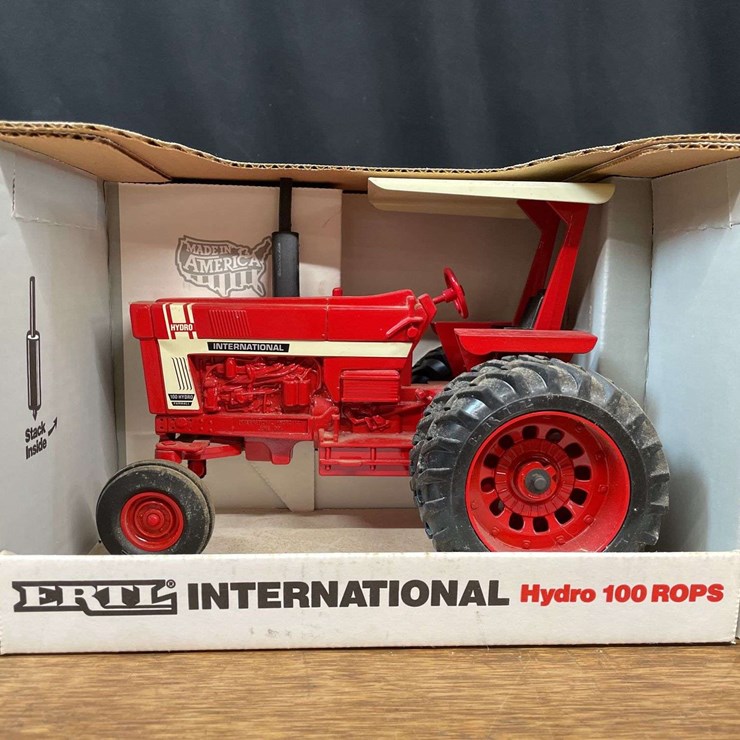 1/16 IH Hydro 100 NIB Ertl