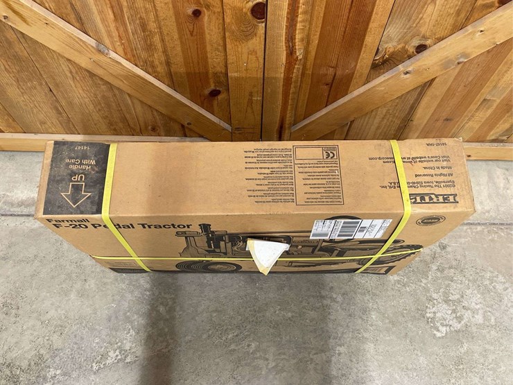 farmall-f-20-pedal-tractor-nib-ertl-image-2