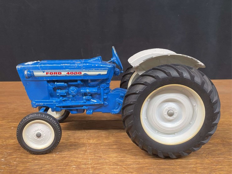 ford-4000-image-9