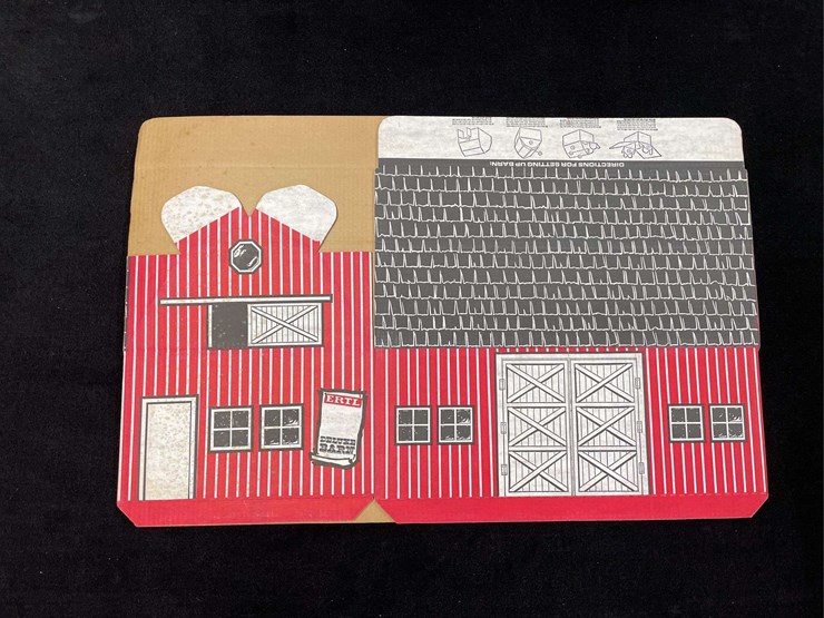 (3)-1/16-ih-cardboard-barn-ertl-image-4