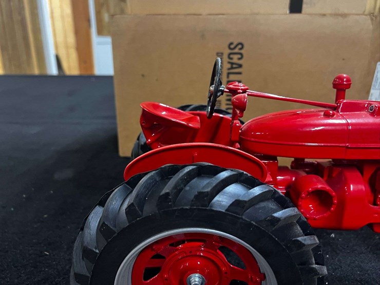 1/8-farmall-m-nib-sm-image-15