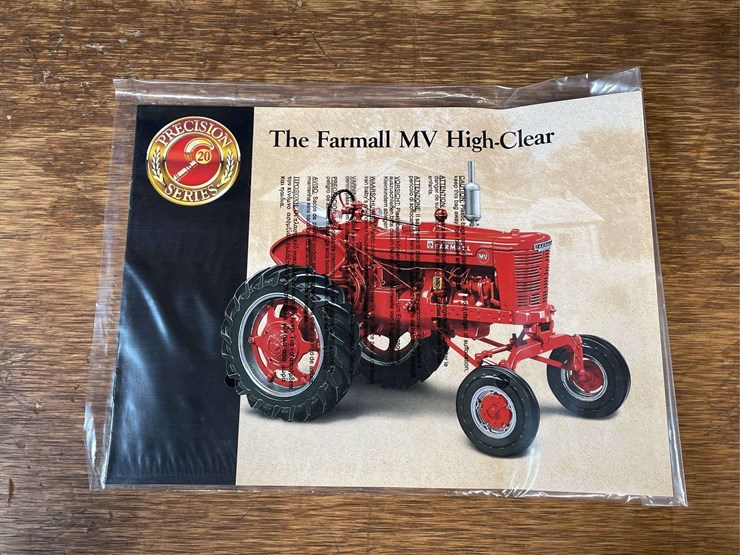 1/16-farmall-mv-high-clear-precison-nib-ertl-image-17