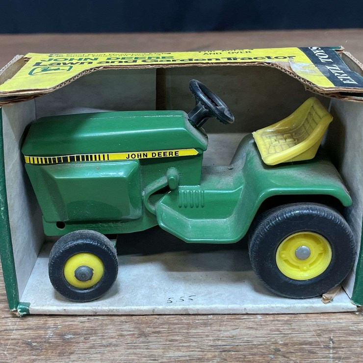 1/16 John Deere L&G NIB Ertl