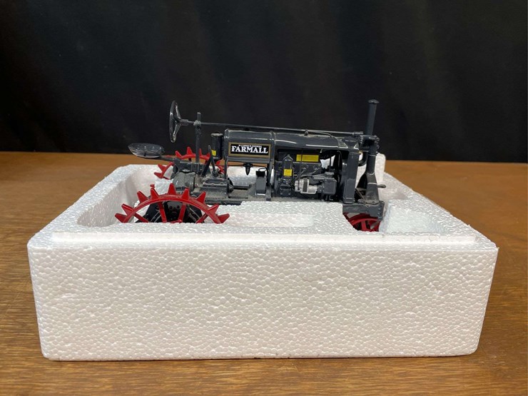 1/16-farmall-regular-precision-nib-ertl-image-5