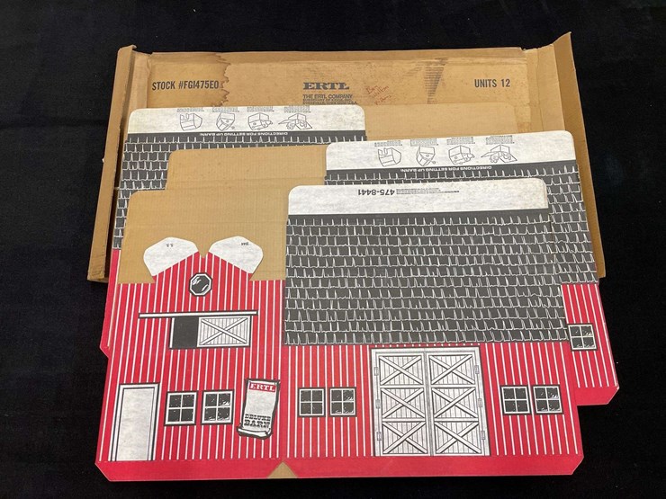 (3)-1/16-ih-cardboard-barn-ertl-image-1