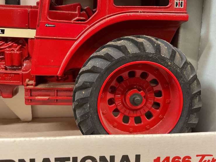 1/16-ih-1466-nib-ertl-image-13