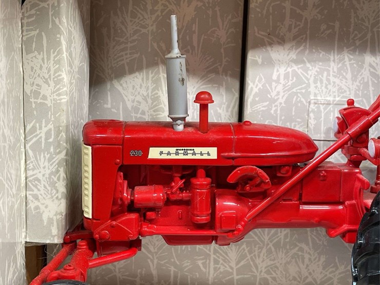 1/16-farmall-230-nib-ertl-image-9