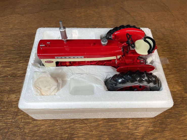 1/16-farmall-460-precision-nib-ertl-image-3