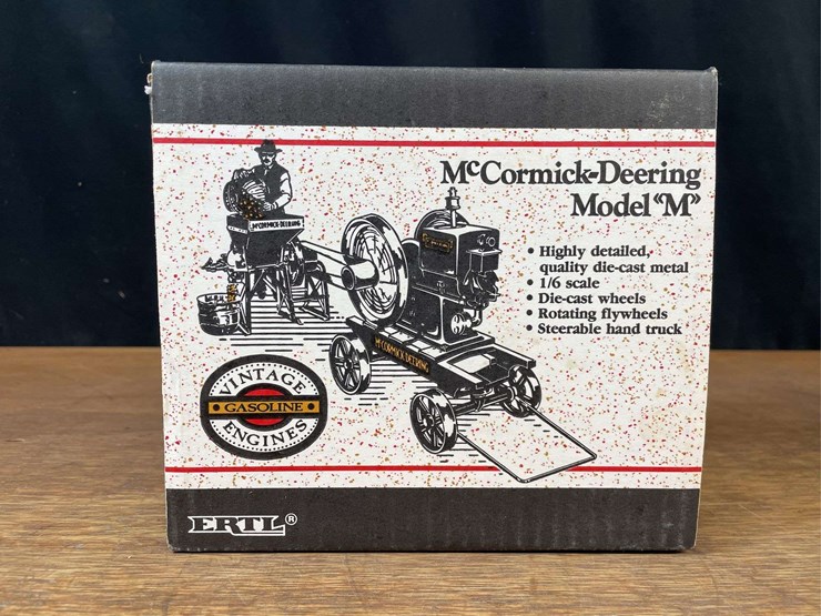 (2)-mccormick-deering-+-ihc-engines-nib-ertl-image-5