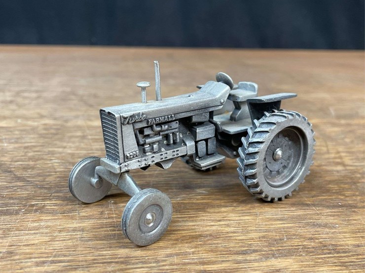 1/43-farmall-1206-pewter-nib-sc-image-2
