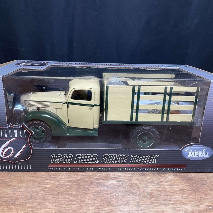 1/16 Ford Stake Truck NIB DCP