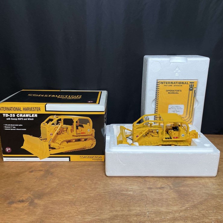 1/25 IH TD25 Crawler NIB 1st Gear