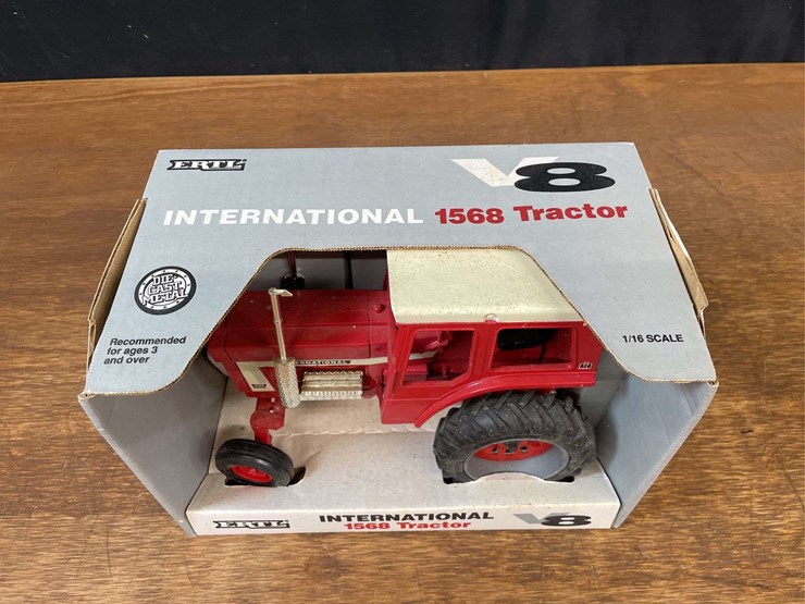 1/16-ih-1568-nib-ertl-image-2