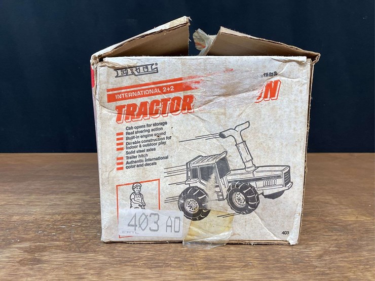 ih-2+2-ride-on-tractor-nib-ertl-image-4