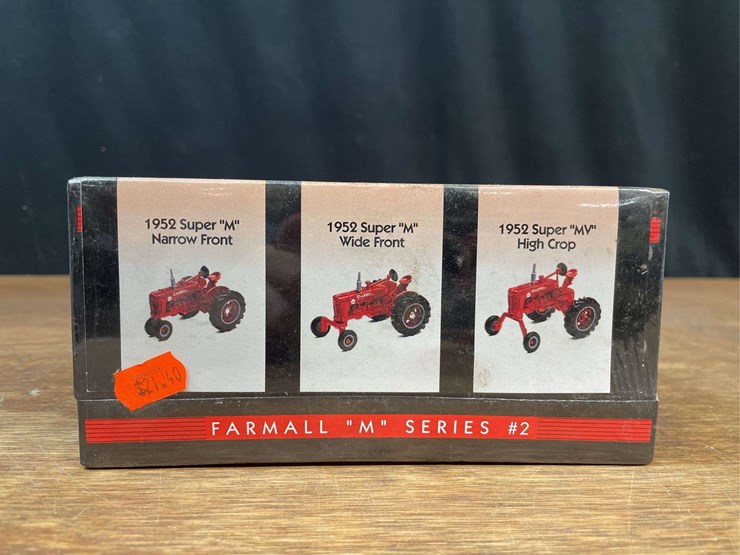 (3)-1/64-farmall-m-sets-nib-ertl-image-8