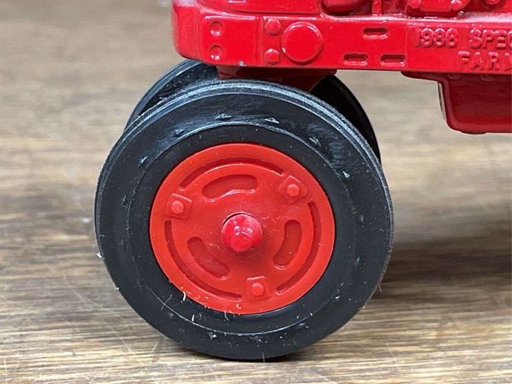 1/16-farmall-h-special-edition-nib-ertl-image-12