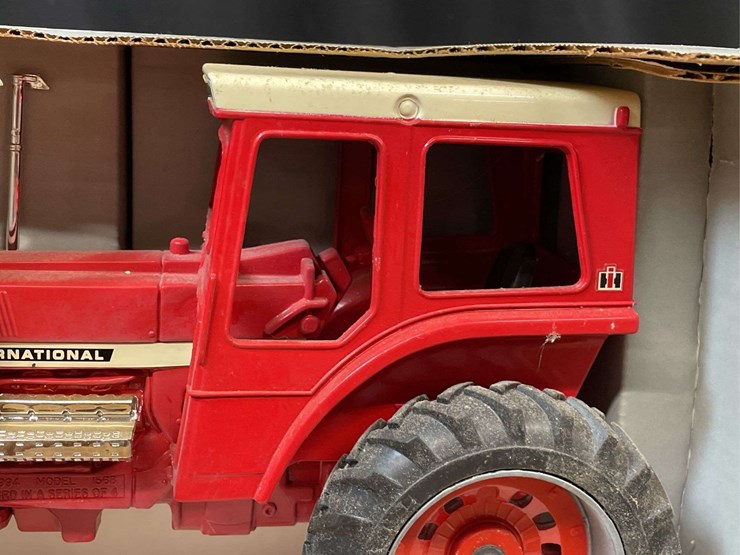 1/16-ih-1568-nib-ertl-image-12