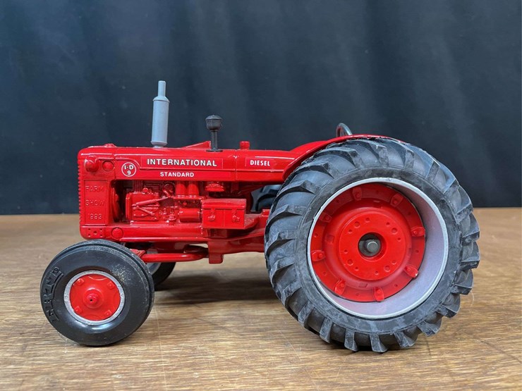 1/16-ih-i-d-9-1993-farm-show-nib-ertl-image-3