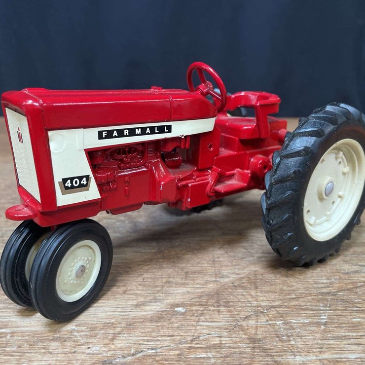 1/16 Farmall 404 Ertl
