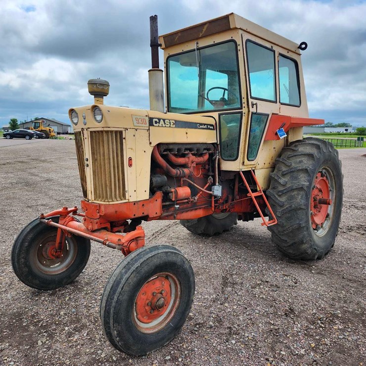 1968 Case 930 Tractor