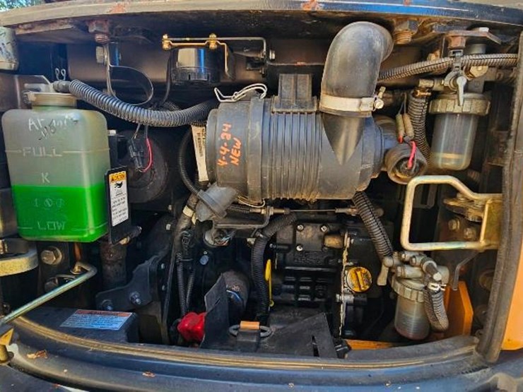 2014-case-cx17b-image-27