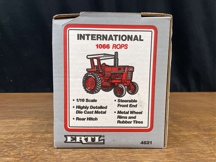 1/16-ih-1066-nib-ertl-image-3