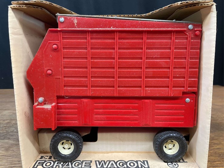 (2)-1/16-mccromick-wd-9-+-ih-forage-wagon-nib-ertl-image-19