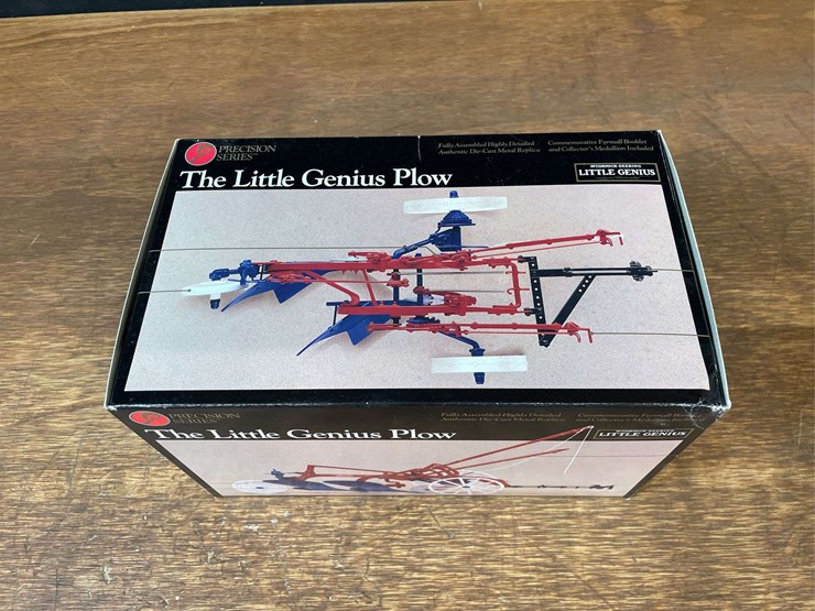 1/16-mccormick-deering-little-genius-plow-precision-nib-ertl-image-17