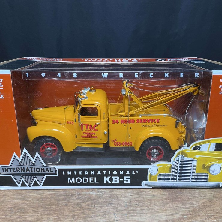 1/16 IH KB-5 Wrecker NIB DCP