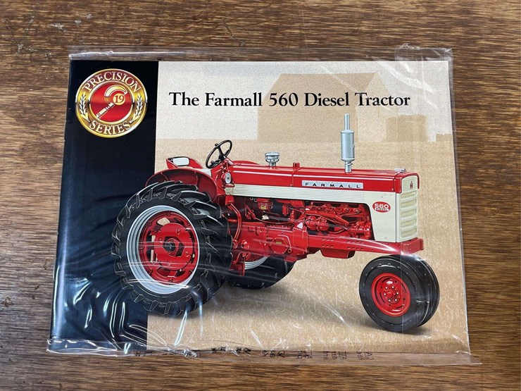 1/16-farmall-560-precison-nib-ertl-image-8