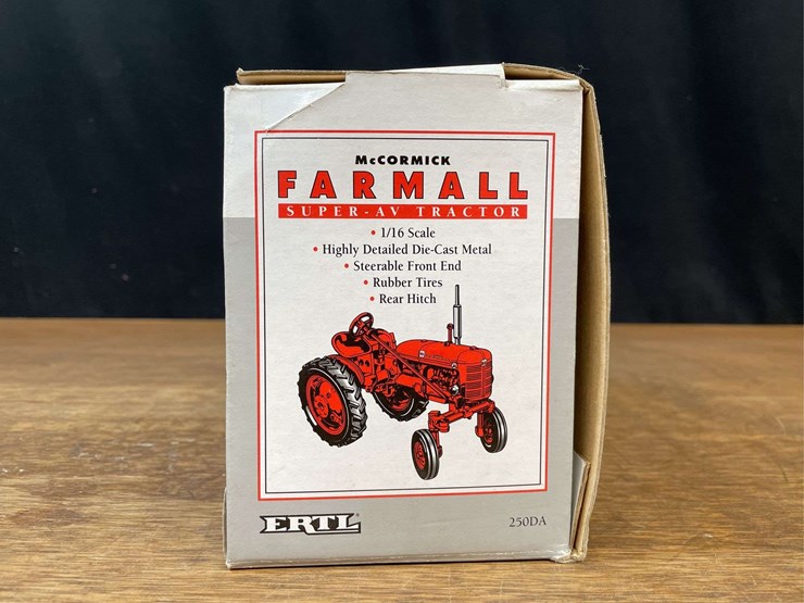 1/16-farmall-super-av-special-edition-nib-ertl-image-3