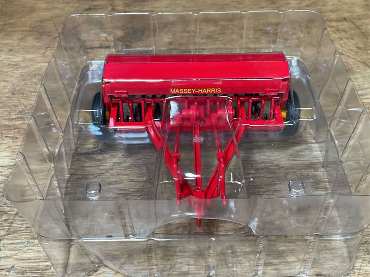 massey-ferguson-16-image-3