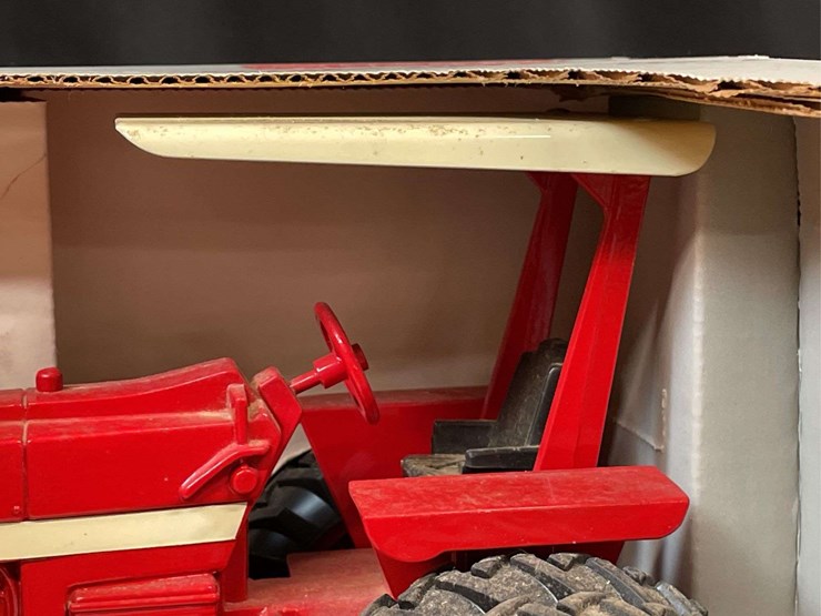 1/16-ih-hydro-100-nib-ertl-image-12