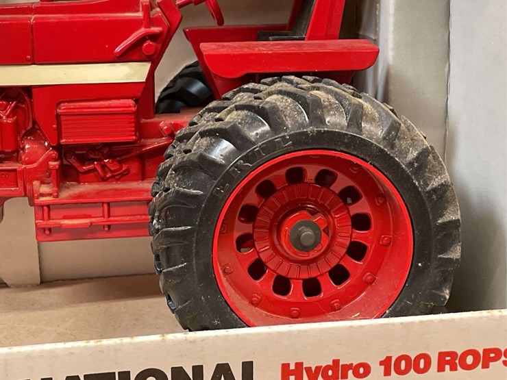 1/16-ih-hydro-100-nib-ertl-image-13