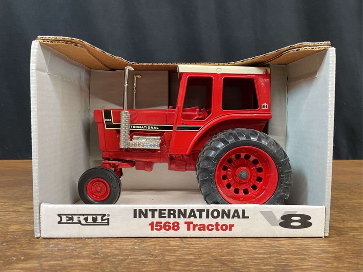 1/16-ih-1568-nib-ertl-image-1