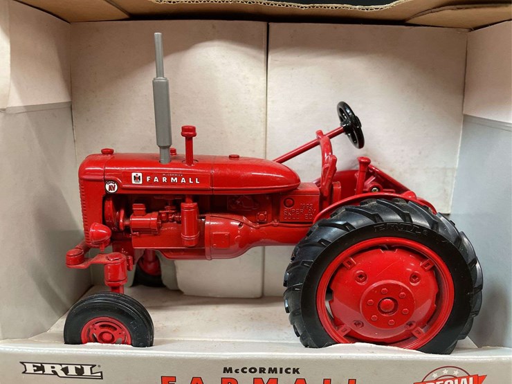1/16-farmall-super-av-special-edition-nib-ertl-image-7