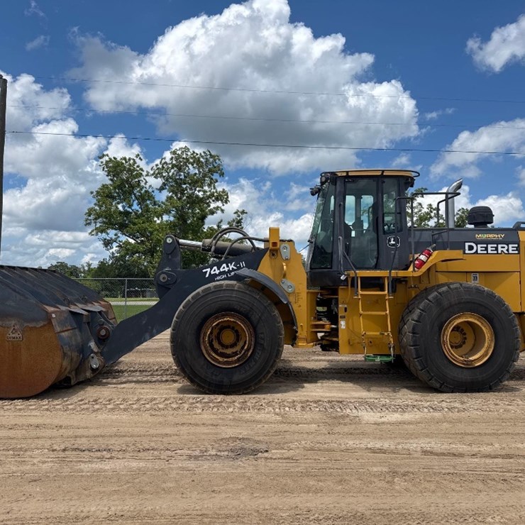 2015 DEERE 744K