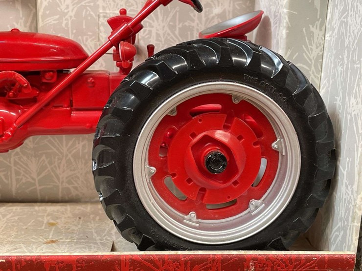 1/16-farmall-230-nib-ertl-image-10