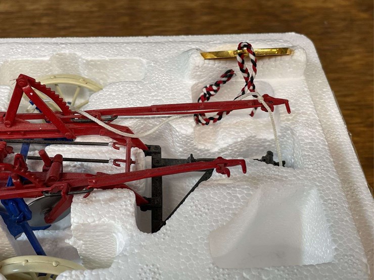 1/16-mccormick-deering-little-genius-plow-precision-nib-ertl-image-14