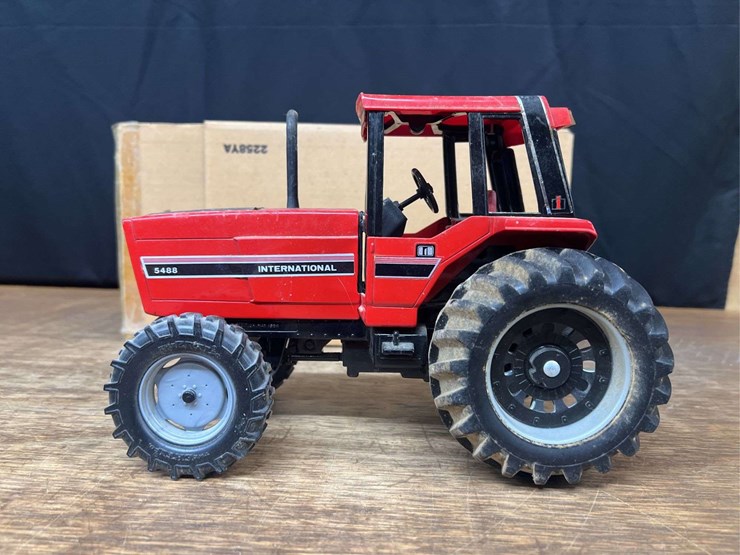 1/16-ih-5488-nib-ertl-image-8