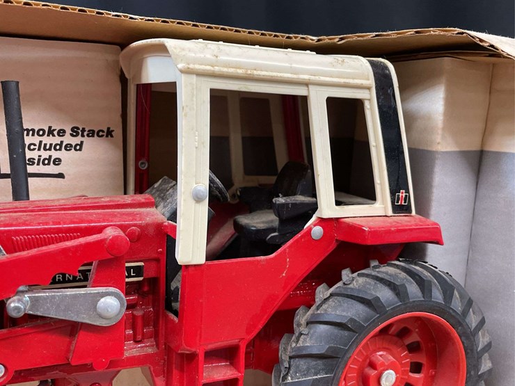 1/16-ih-1586-w/loader-nib-ertl-image-13