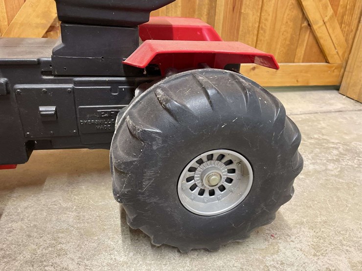 ih-pedal-tractor-ertl-image-15