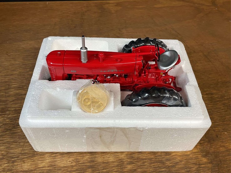 1/16-farmall-400-precision-nib-ertl-image-3