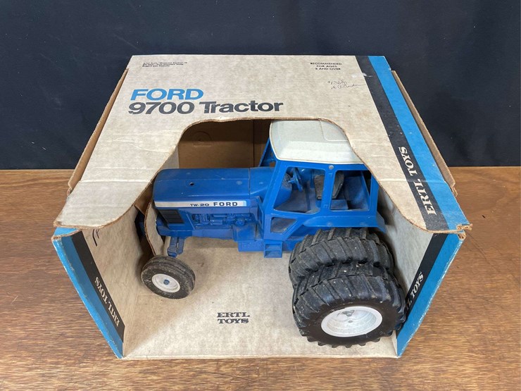 1/12-ford-tw-20-nib-ertl-image-2