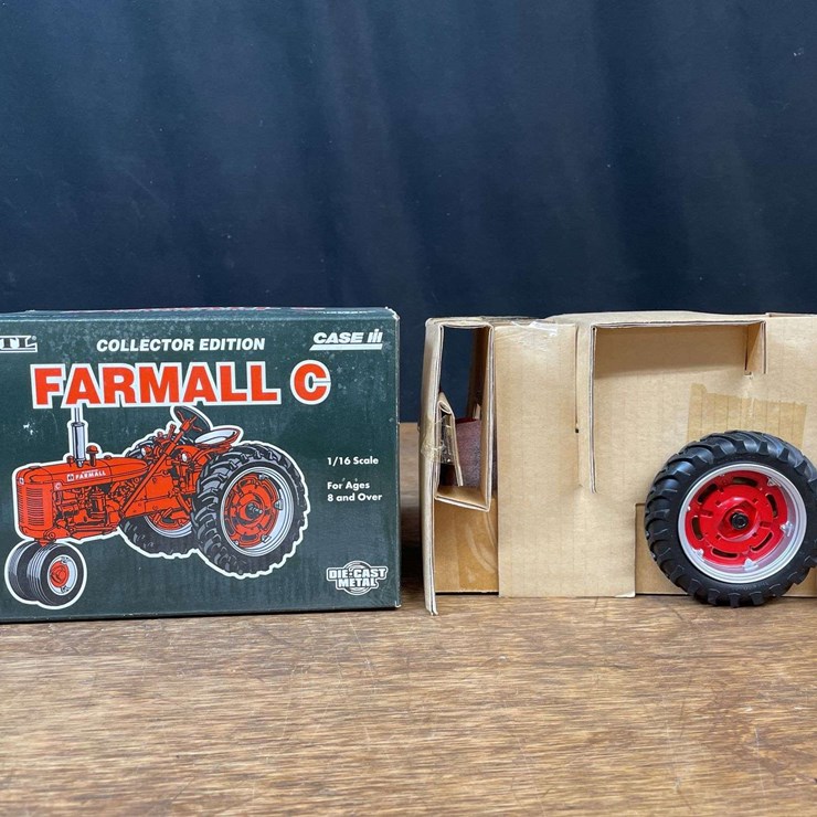 1/16 Farmall C Collector NIB Ertl