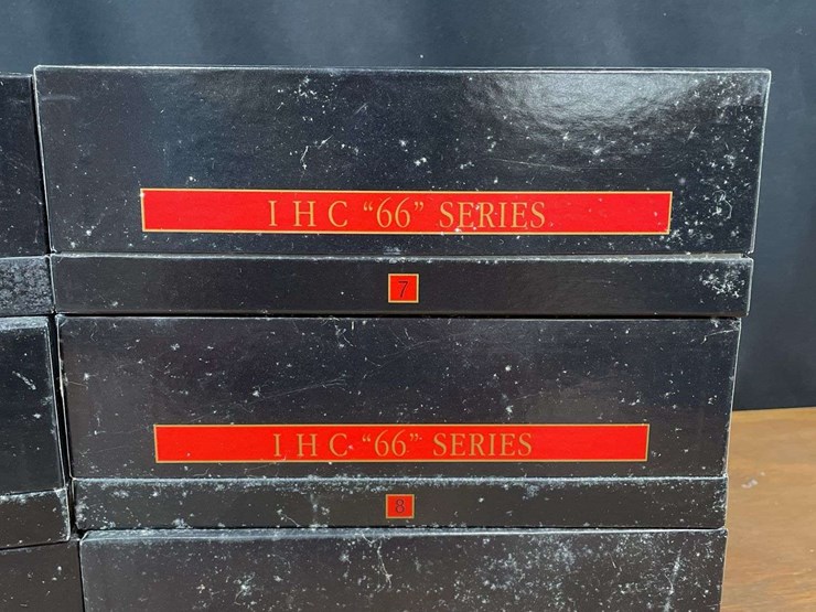 (10)-1/64-ih-66-series-sets-nib-ertl-image-8