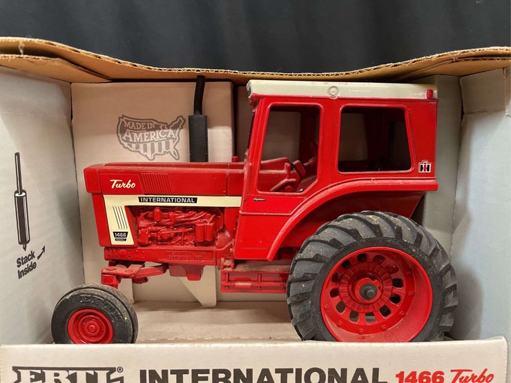 1/16-ih-1466-nib-ertl-image-7